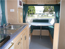 השכרת קראוונים בניו זילנד לדוגמה Budget 4 Berth