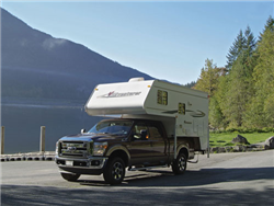 לשכור קרוואן בקנדה לדוגמה Truck Camper